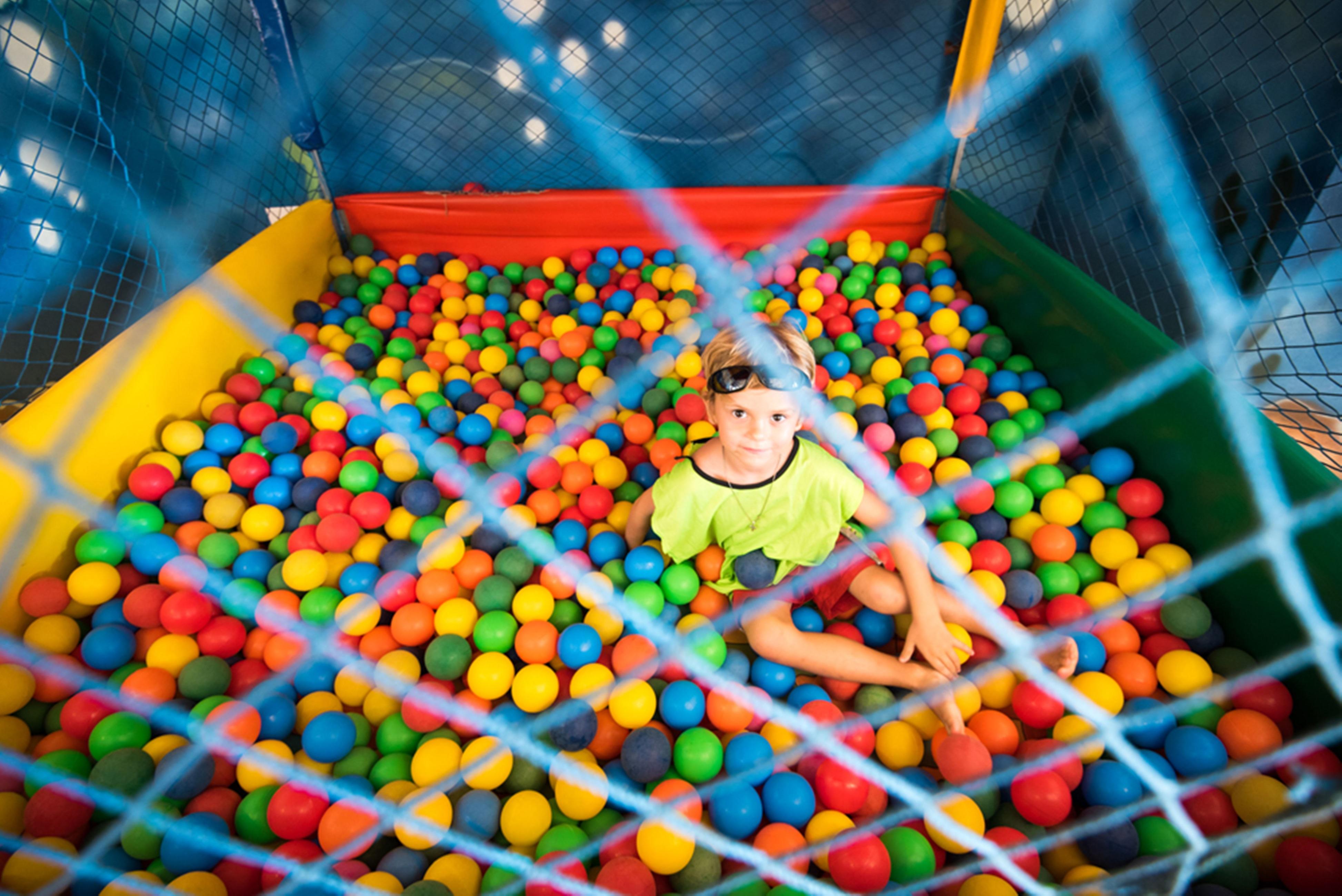 Vila Gale Eco Resort Angra Angra dos Reis Eksteriør bilde A child in a ball pit