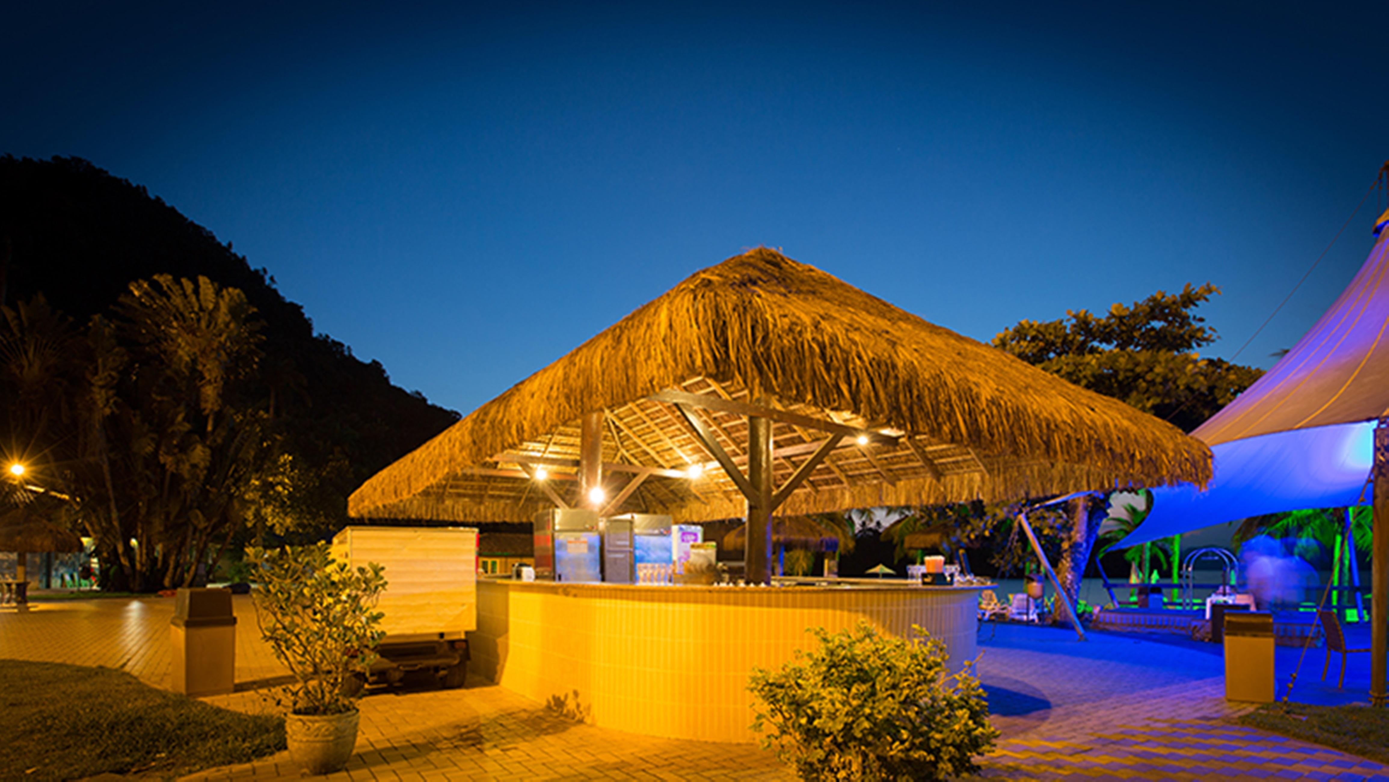 Vila Gale Eco Resort Angra Angra dos Reis Eksteriør bilde The beach bar at night